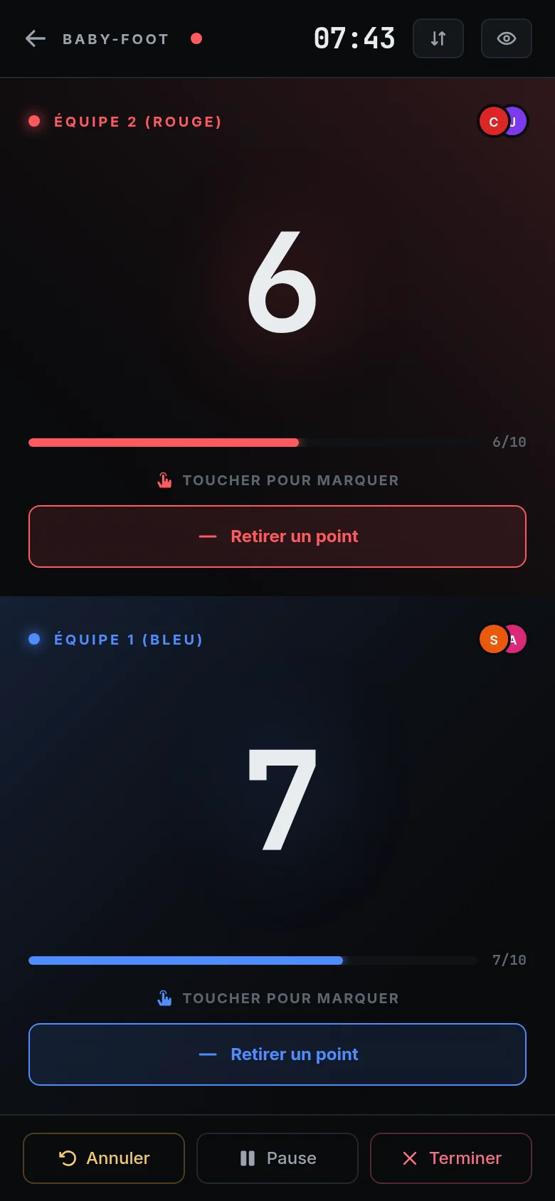 Écran de l’application pendant un match de baby-foot : le score en direct, 7 à 6, avec un bouton pour marquer chaque point et le chronomètre.